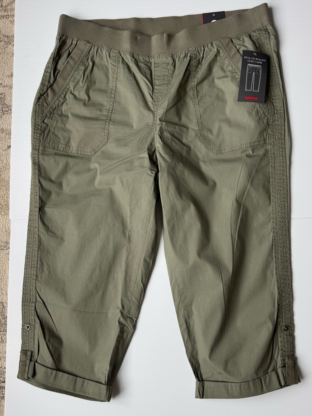 Avenue Poplin Pull-On Capri Pants In Olive